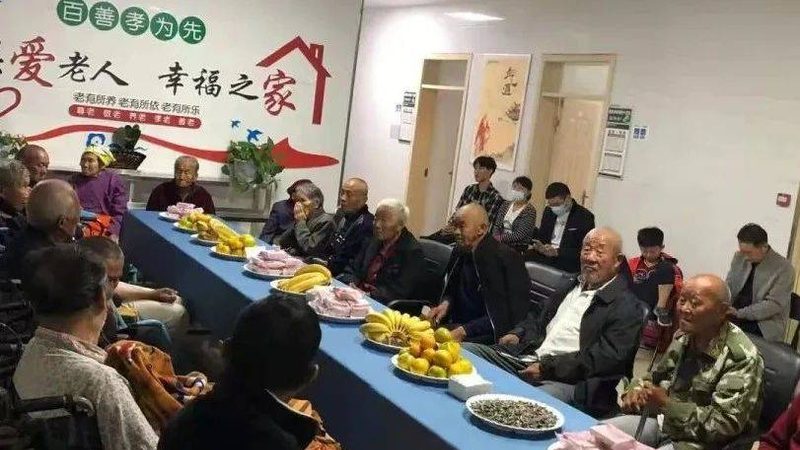 小型社区养老院加盟：费用构成与关键考量**